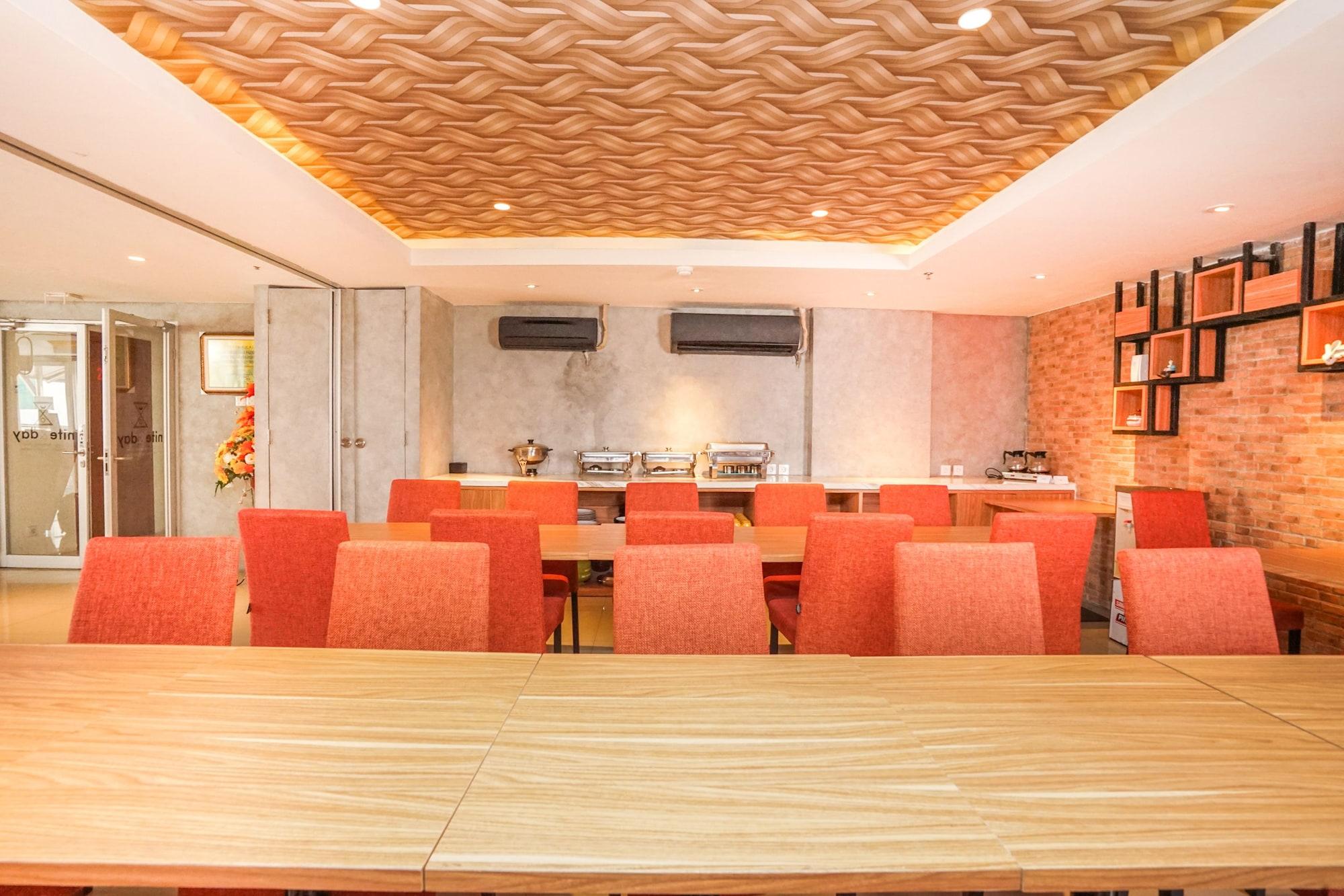 Super Oyo Capital O 91962 Pavilion Permata Сурабая Екстериор снимка